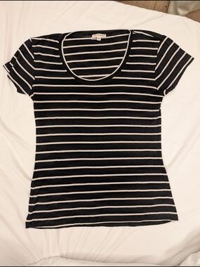 Zenana Outfitters Black & White Striped Scoop Neck Tee - Slim Fit